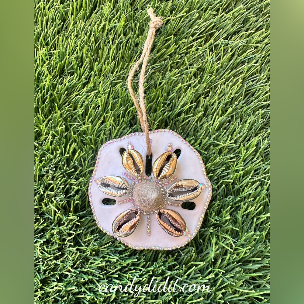 Beautiful Handcrafted Metallic Seashell Twinkle Ornament